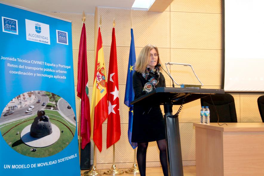 Jornada sobre Transporte Público -  Primer plano de una ponente. 