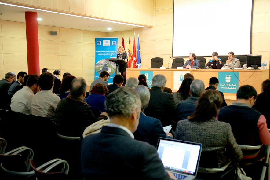 Jornada sobre Transporte Público -Imagen lateral de los asistentes a la jornada.