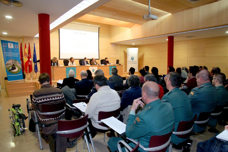 Jornada sobre Transporte Público - Imagen lateral de los asistentes a la jornada.