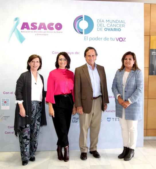 Ponentes posan en el photocall