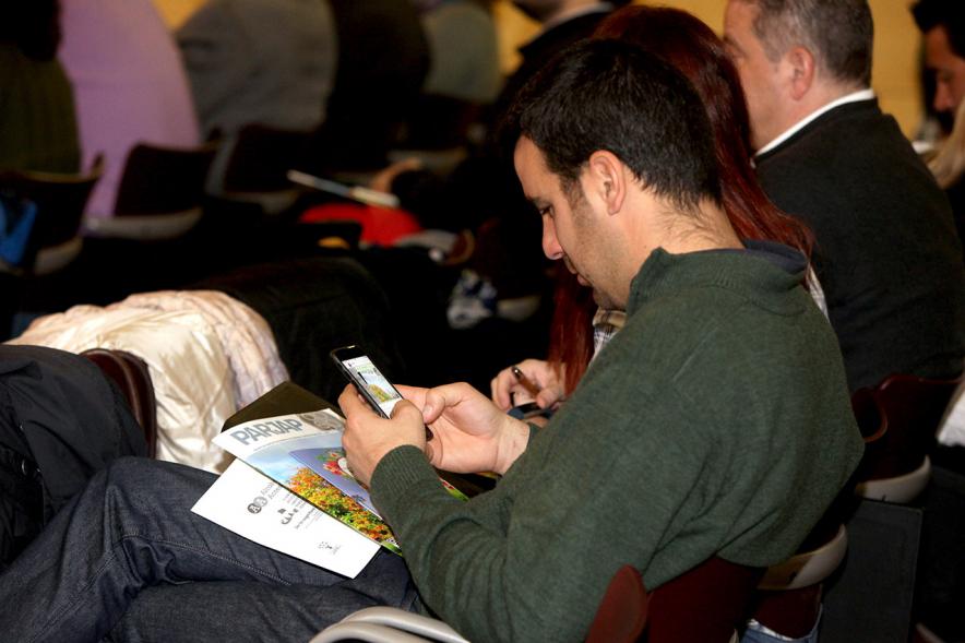 III Jornadas de Accesibilidad Universal a Parques y Jardines Públicos - Imagen primer plano de un asistente al acto.