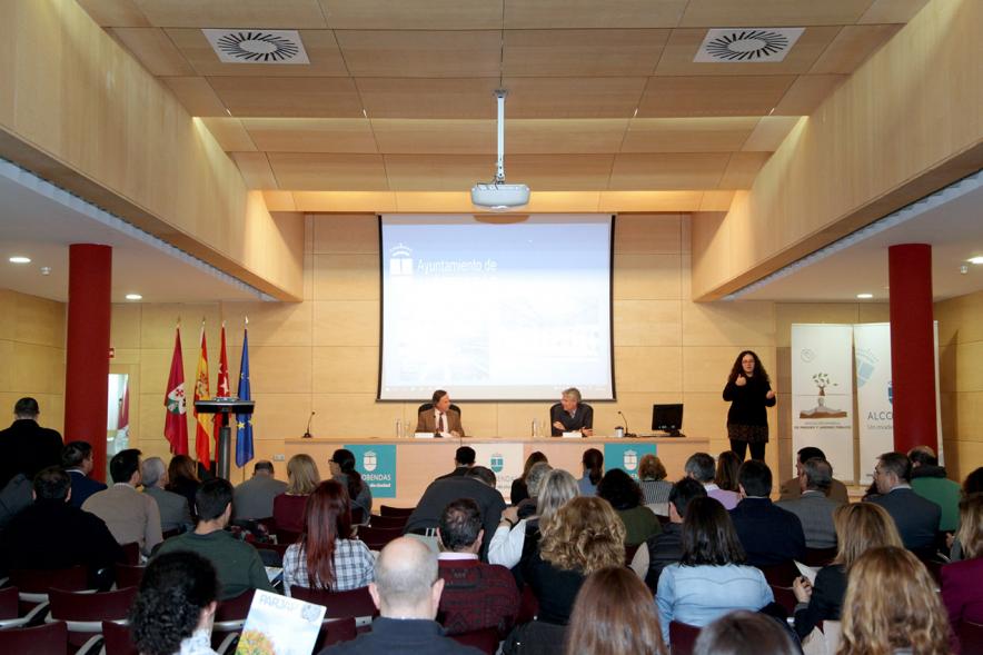III Jornadas de Accesibilidad Universal a Parques y Jardines Públicos -  Imagen panorámica del salón donde se celebra el acto.