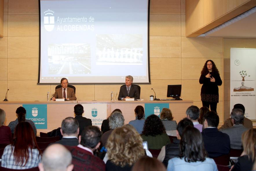 III Jornadas de Accesibilidad Universal a Parques y Jardines Públicos -  Imagen panorámica del salón donde se celebra el acto.