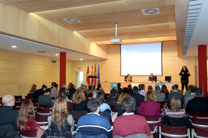 III Jornadas de Accesibilidad Universal a Parques y Jardines Públicos - Imagen panorámica del salón donde se celebra el acto.