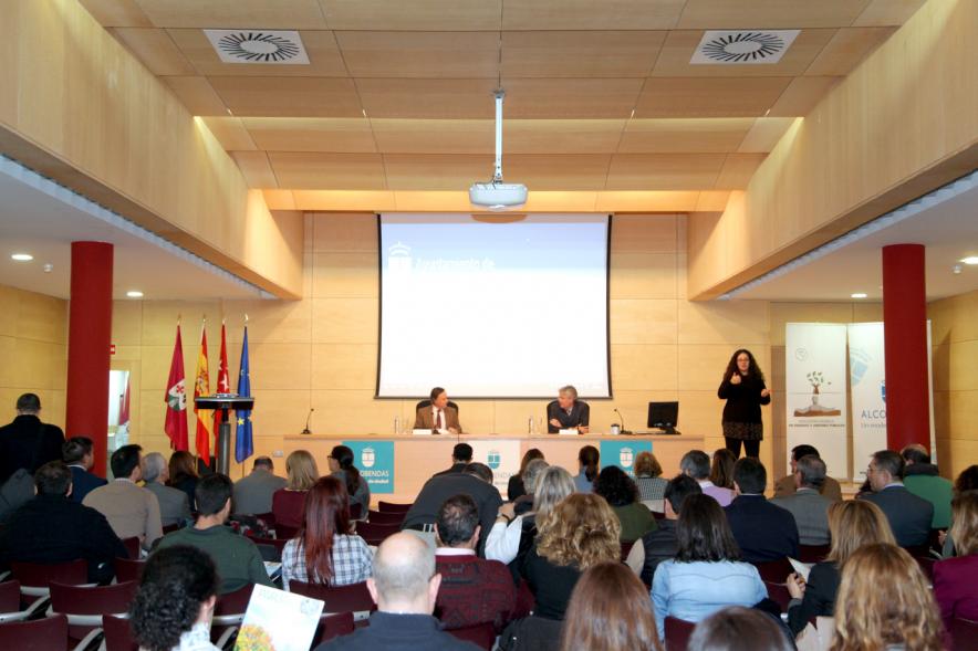 III Jornadas de Accesibilidad Universal a Parques y Jardines Públicos - Imagen panorámica del salón donde se celebra el acto.