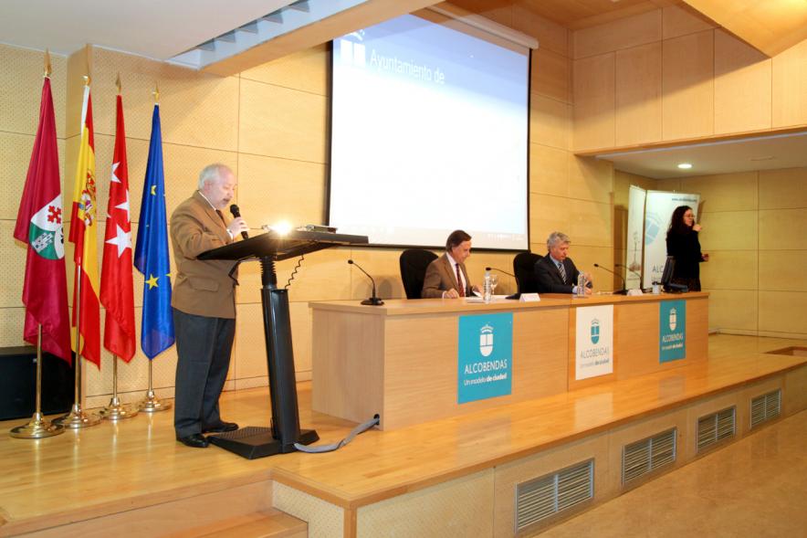 III Jornadas de Accesibilidad Universal a Parques y Jardines Públicos - Imagen de uno de los participantes como ponente en las jornadas.