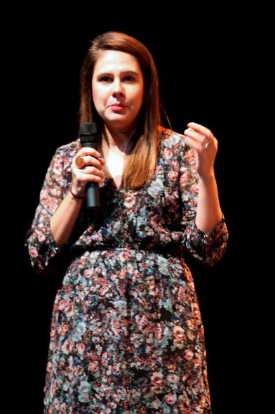 VI Jornadas Alcobendas por un Futuro sin Violencia - Una de las presentadoras.