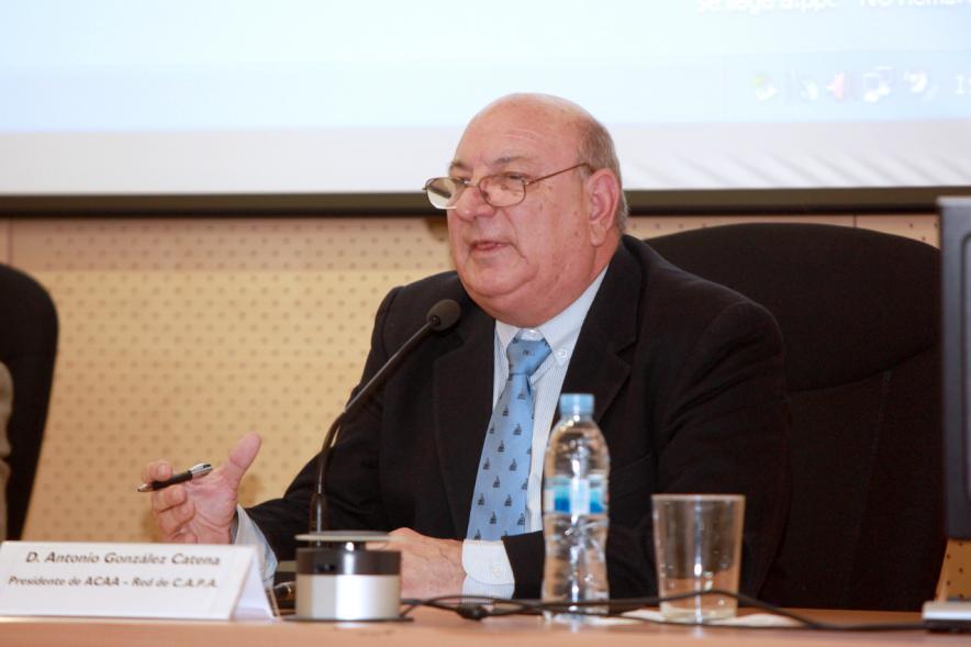 Inauguración de las Jornadas sobre Alcoholismo - El presidente de la asociación.