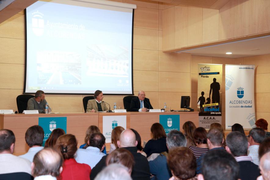 Inauguración de las Jornadas sobre Alcoholismo -  Los ponentes y el público.