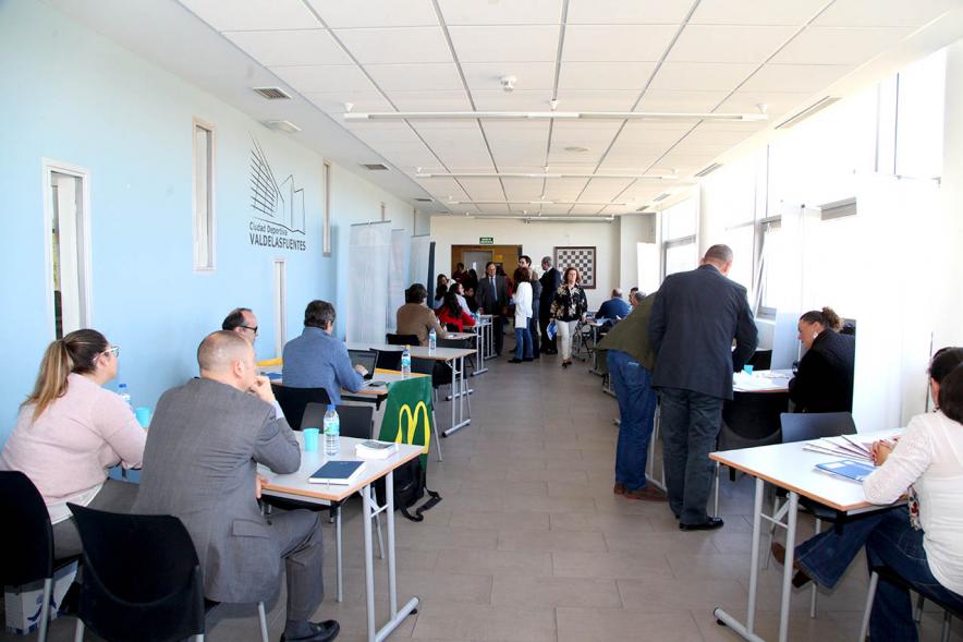 Vista general de los stand y candidatos. 2019