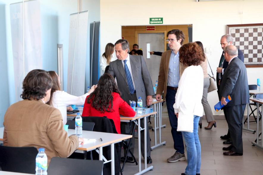 Alcalde Ignacio de Vinuesa, saludando a los  candidatos. 2019