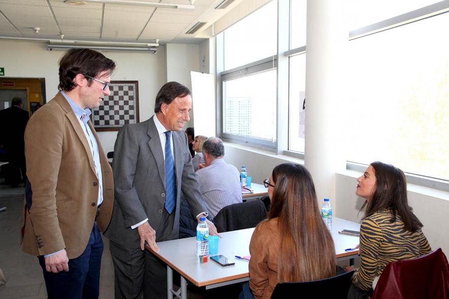 Alcalde Ignacio de Vinuesa y concejal Agustín Martin saludando a  candidatas – 2019