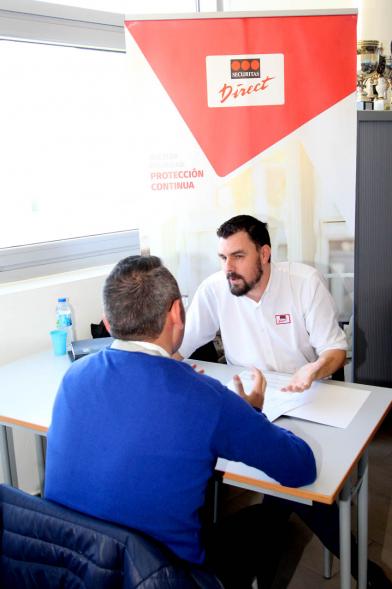 Entrevistador y candidato. 8as Jornadas de Empleo y Emprendimiento - 2019