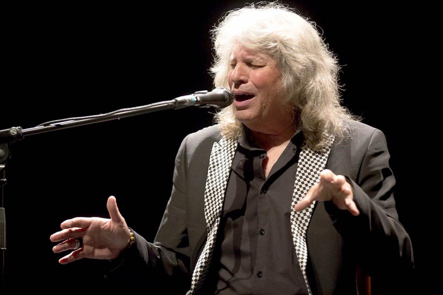 Primer plano del artista durante su actuación. Concierto de José Mercé - 2020