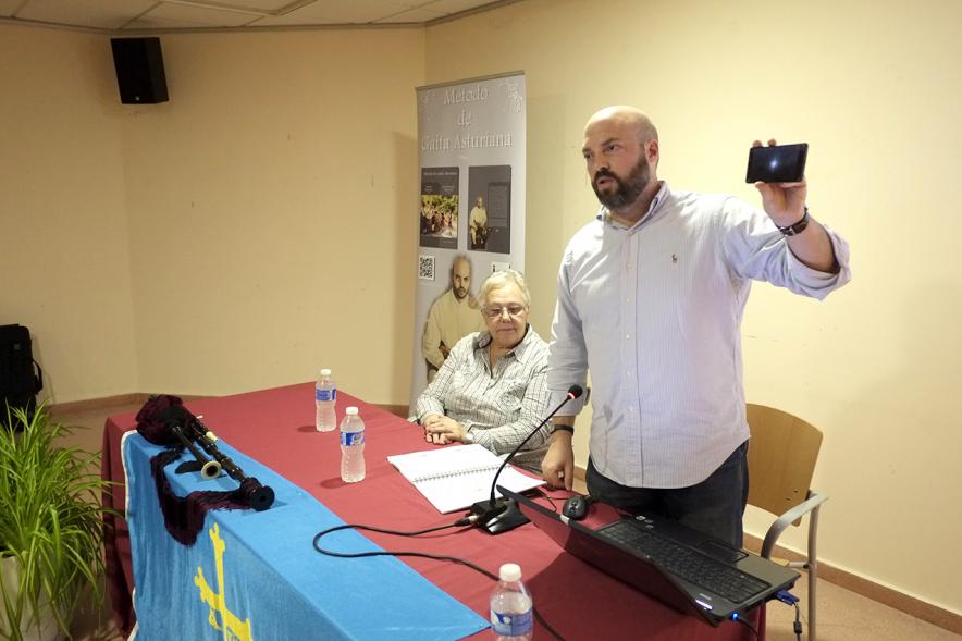 Semana Cultural Asturiana - Presentación del Libro de Juan Oliver - Imagen de la presentación del libro de Juan Oliver.