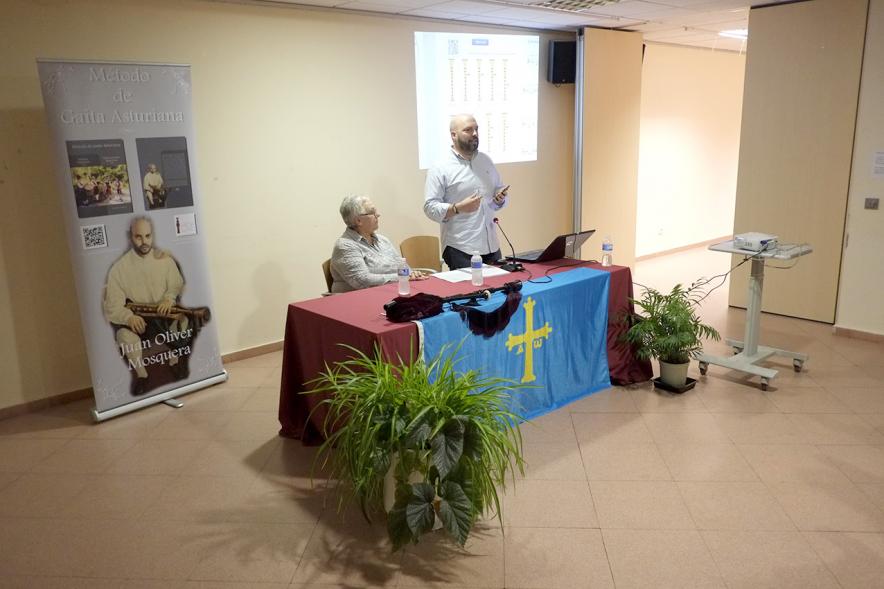 Semana Cultural Asturiana - Presentación del Libro de Juan Oliver - Imagen de la presentación del libro de Juan Oliver.