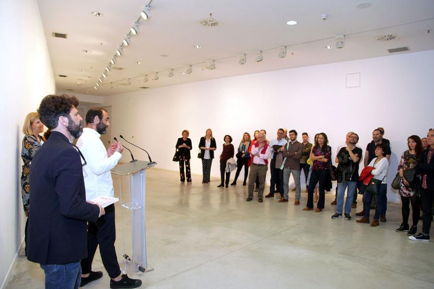 Inauguración Exposición de Juan del Junco "Never-Ending Handbook. Guía de las Aves de mi Mundo" - Imagen de un momento de la presentación de la exposición.