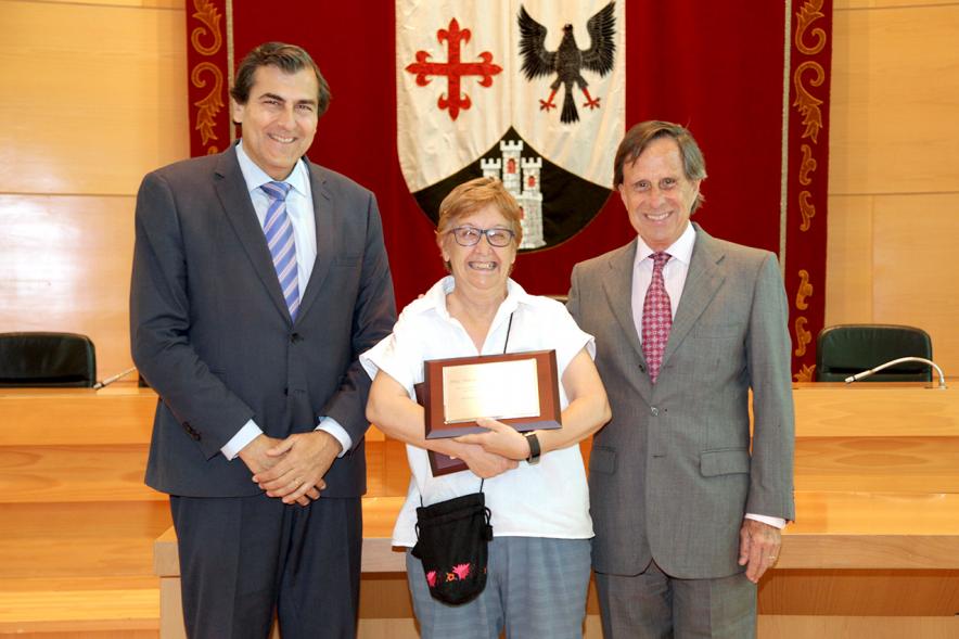 Galardonados y Autoridades del consistorio. 