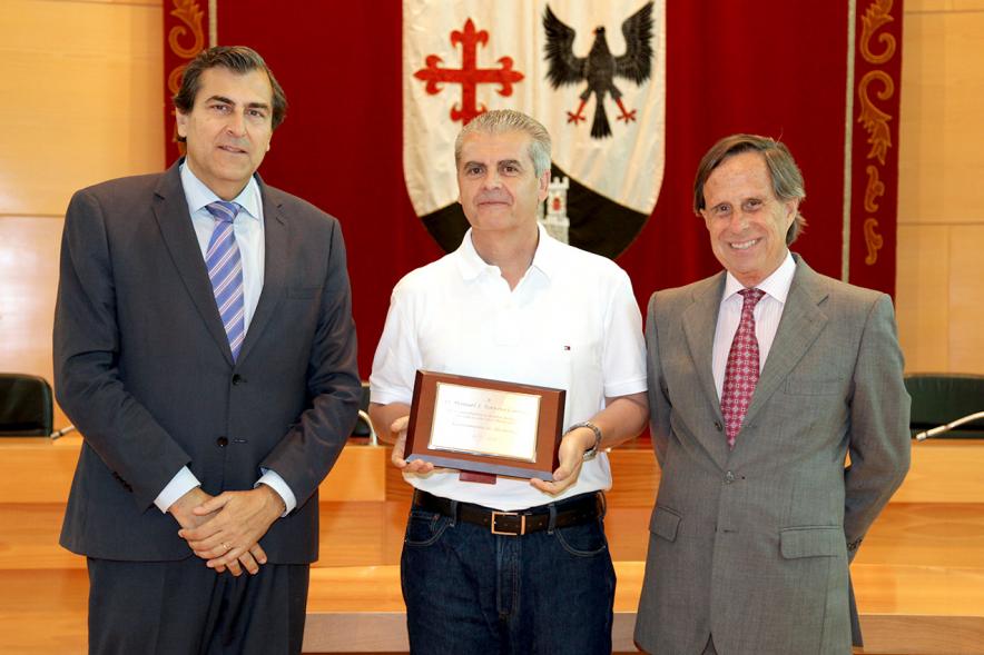 Galardonado y Autoridades del Consistorio. 