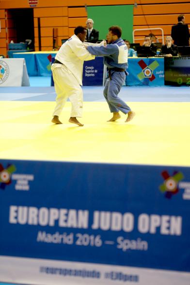 Open Europeo de Judo - Dos participantes luchando en un combate de judo.