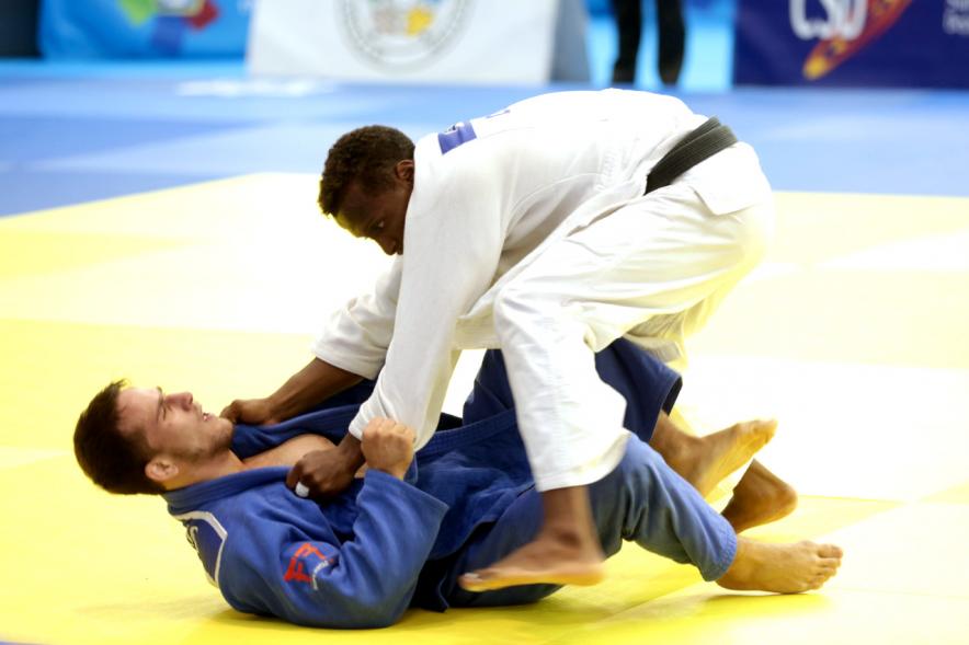 Open Europeo de Judo - Dos participantes luchando en un combate de judo.