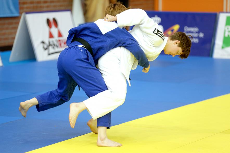 Open Europeo de Judo - Dos participantes luchando en un combate de judo.