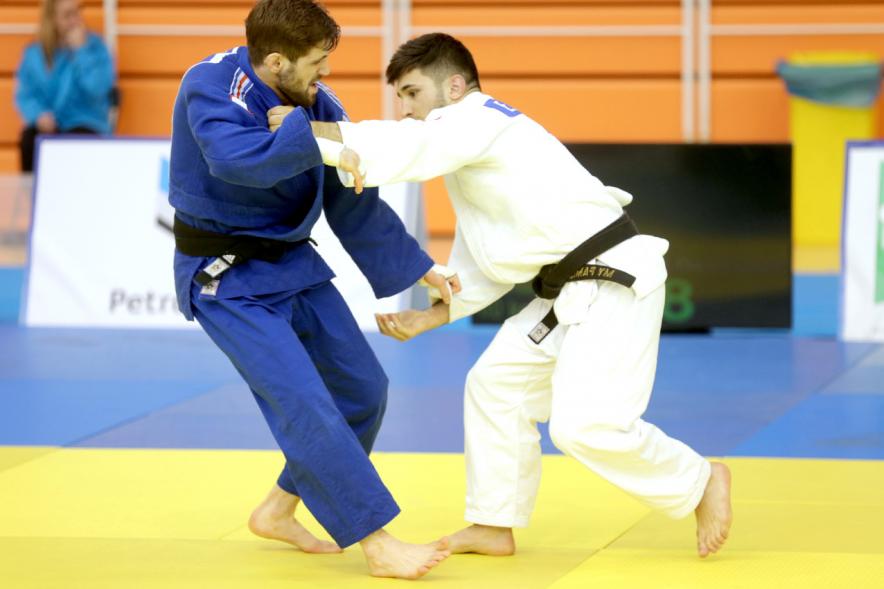 Open Europeo de Judo - Dos participantes luchando en un combate de judo.