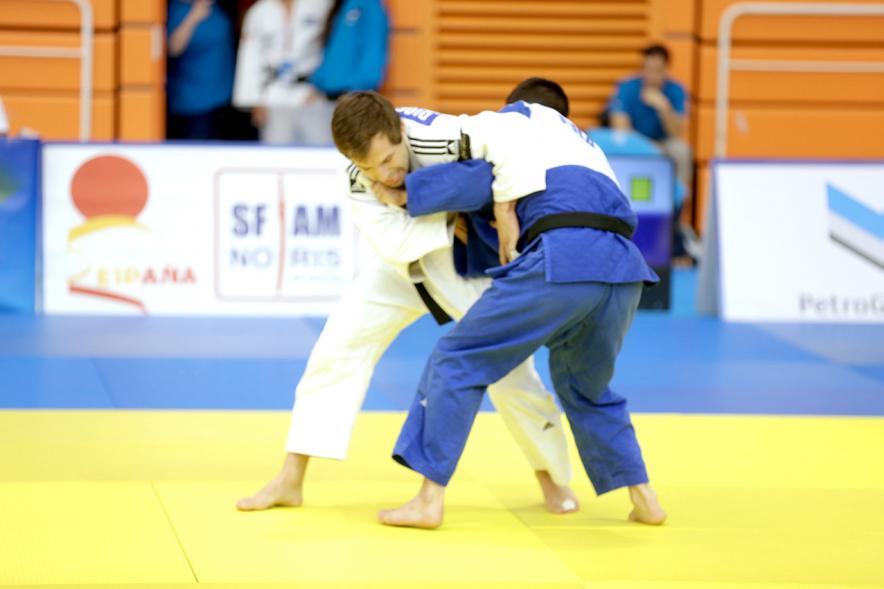 Open Europeo de Judo - Dos participantes luchando en un combate de judo.
