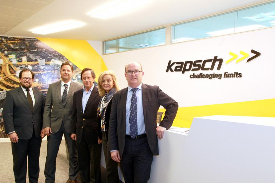 Visita a la Nueva Sede de Kapsch -  Posado del alcalde con los directivos. 