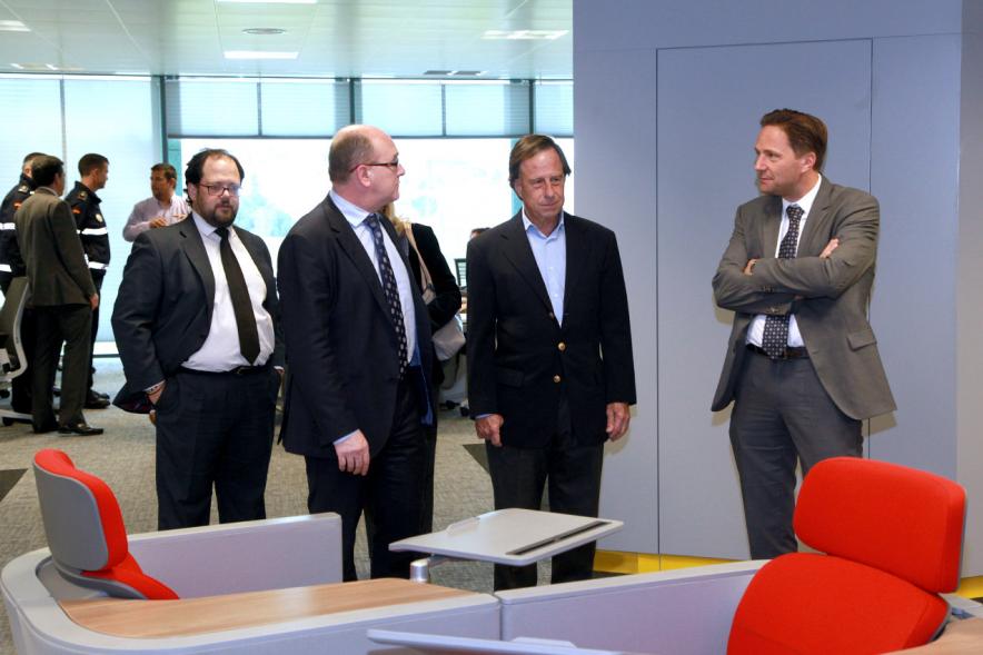 Visita a la Nueva Sede de Kapsch - El alcalde visita la empresa.