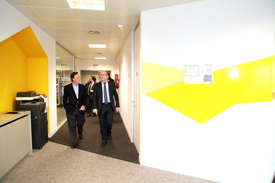 Visita a la Nueva Sede de Kapsch - El alcalde visita la empresa.