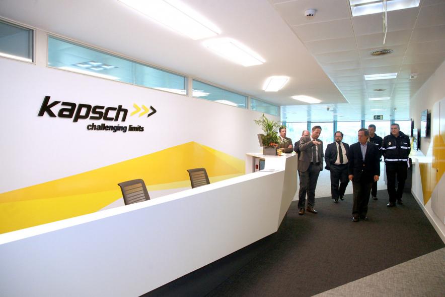 Visita a la Nueva Sede de Kapsch - El alcalde visita la empresa.