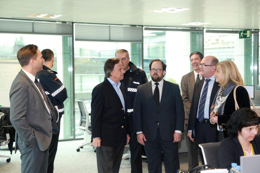 Visita a la Nueva Sede de Kapsch - El alcalde junto a los directivos.