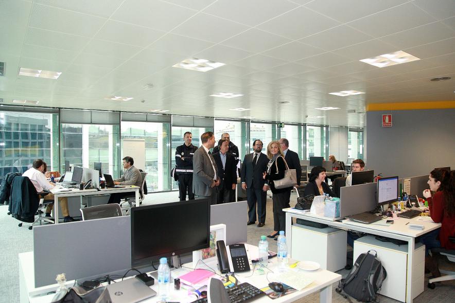 Visita a la Nueva Sede de Kapsch -  El alcalde en las instalaciones.