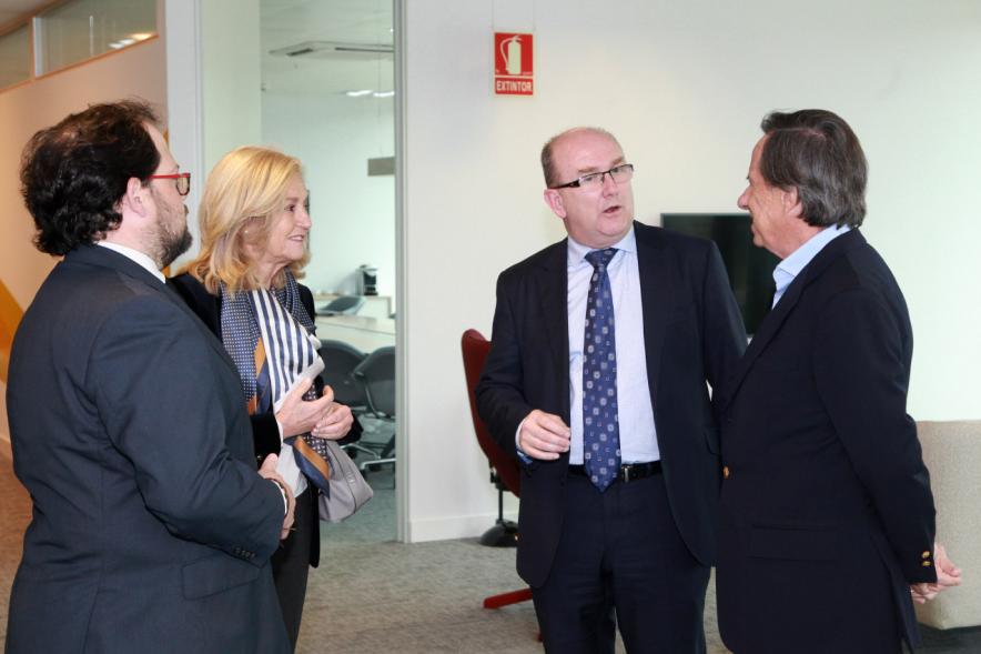 Visita a la Nueva Sede de Kapsch -  El  alcalde con el director.