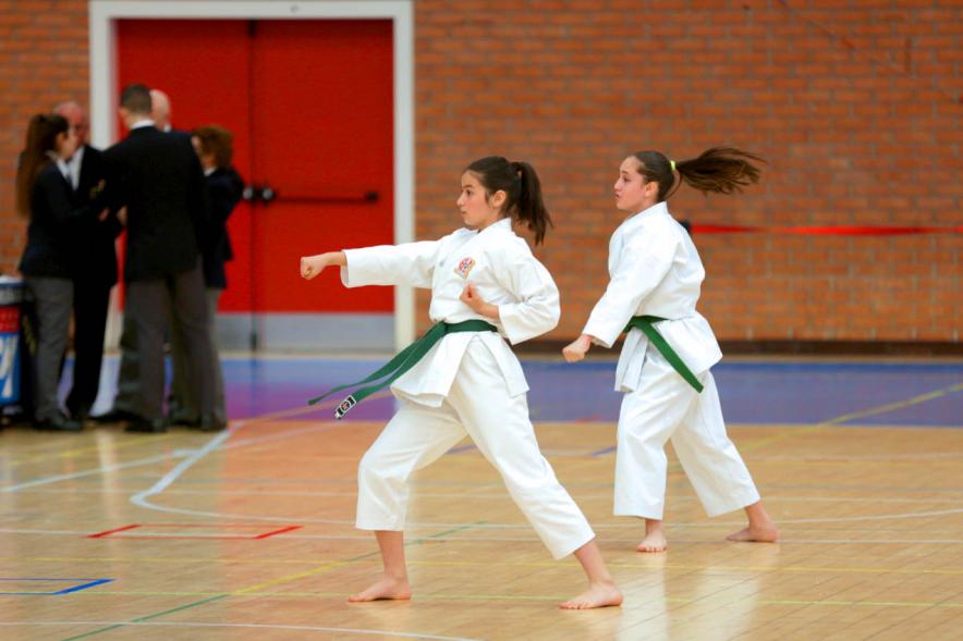 Cinturones verdes durante su prueba de Kata