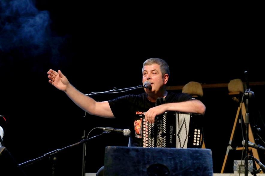 Noche de San Juan 2018 - Kepa Junquera - Primer plano de Junquera con el acordeón.