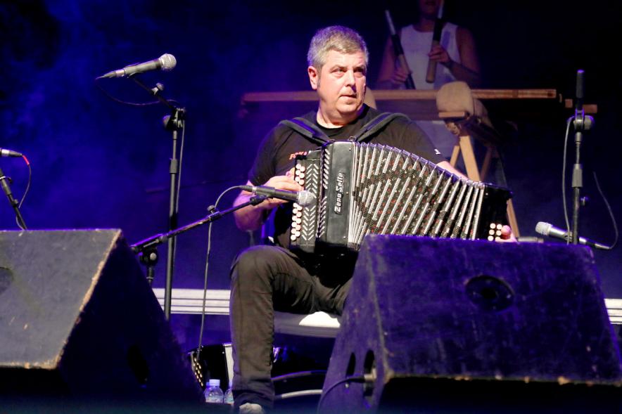 Noche de San Juan 2018 - Kepa Junquera - Primer plano de Junquera con el acordeón.
