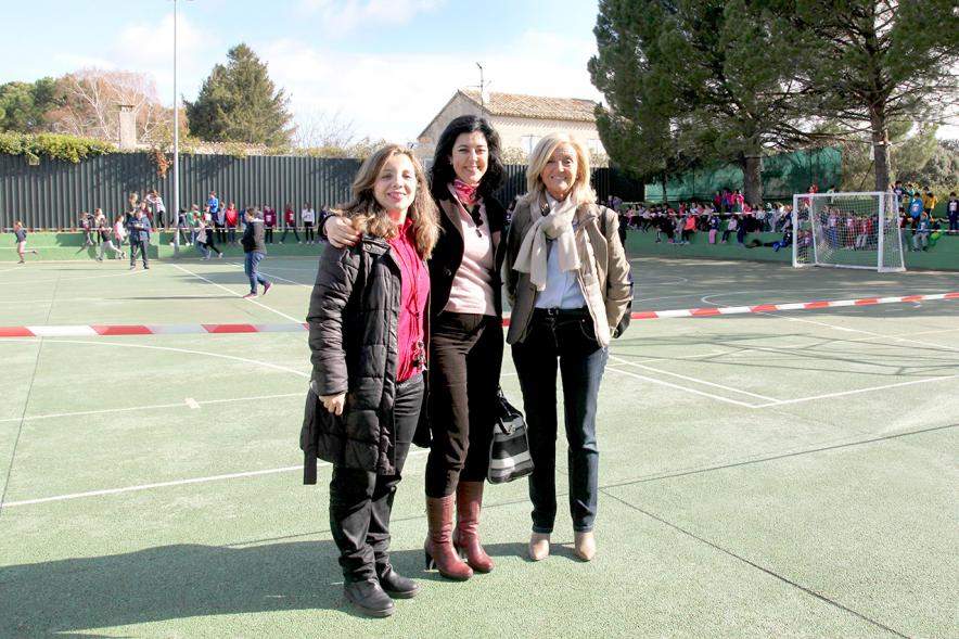 Carrera Kilómetros de Solidaridad Colegio Base - Posado de la concejal y las responsables del colegio.