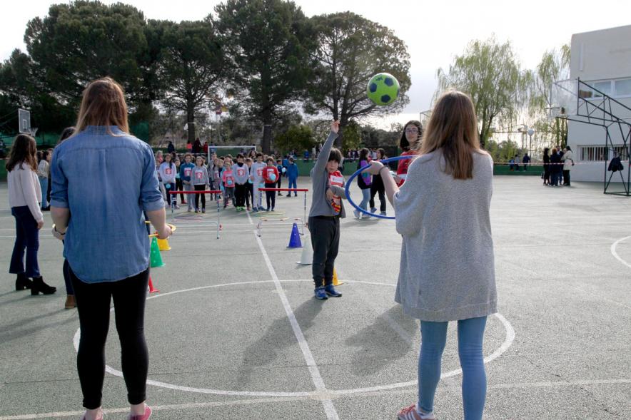 Carrera Kilómetros de Solidaridad Colegio Base - Imagen de los niños en las  pruebas infantiles.