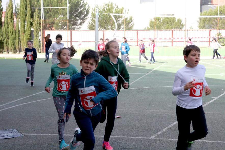 Carrera Kilómetros de Solidaridad Colegio Base - Imagen de los corredores infantiles.