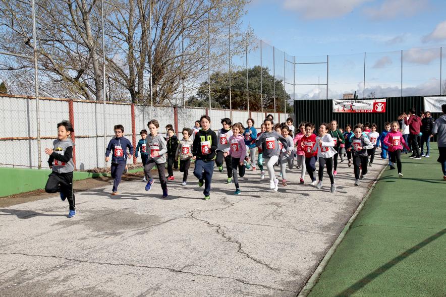 Carrera Kilómetros de Solidaridad Colegio Base - Imagen de los corredores infantiles.