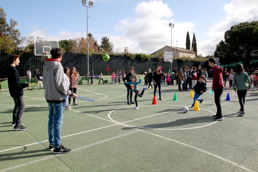 Carrera Kilómetros de Solidaridad Colegio Base - Imagen de las pruebas infantiles.