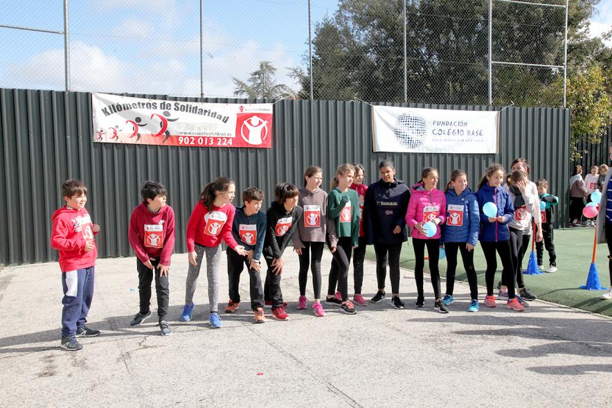 Carrera Kilómetros de Solidaridad Colegio Base - Imagen de los niños preparados  para la carrera.