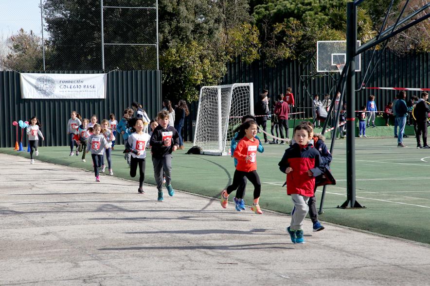 Carrera Kilómetros de Solidaridad Colegio Base - Imagen de los corredores infantiles.