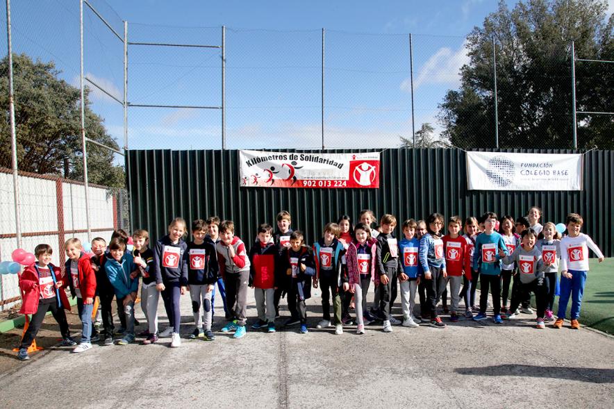 Carrera Kilómetros de Solidaridad Colegio Base - Posado de los corredores infantiles.
