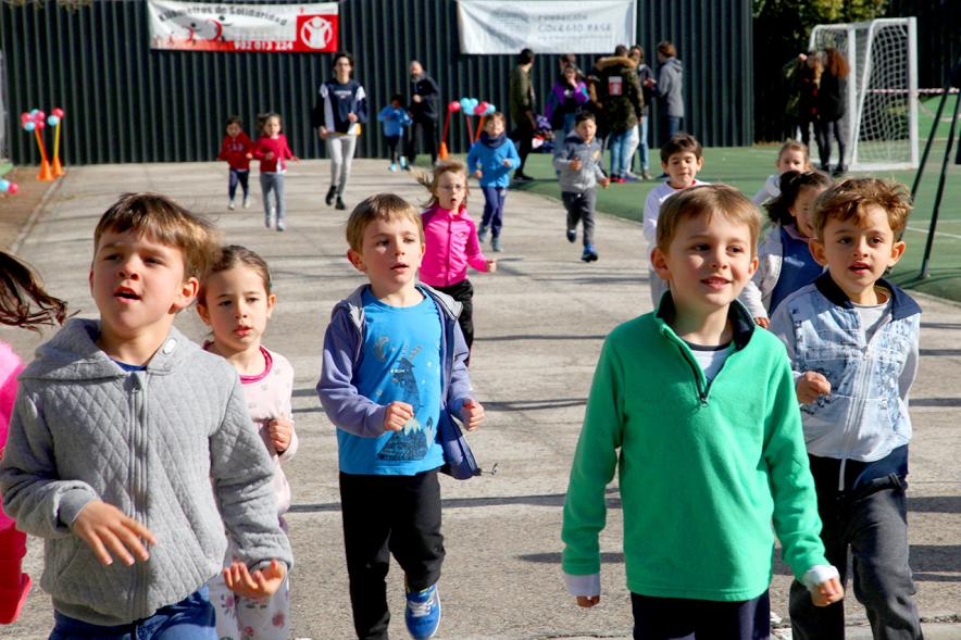 Carrera Kilómetros de Solidaridad Colegio Base -Imagen de los corredores infantiles.