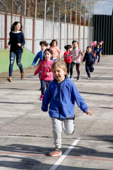 Carrera Kilómetros de Solidaridad Colegio Base - Imagen de los corredores infantiles.