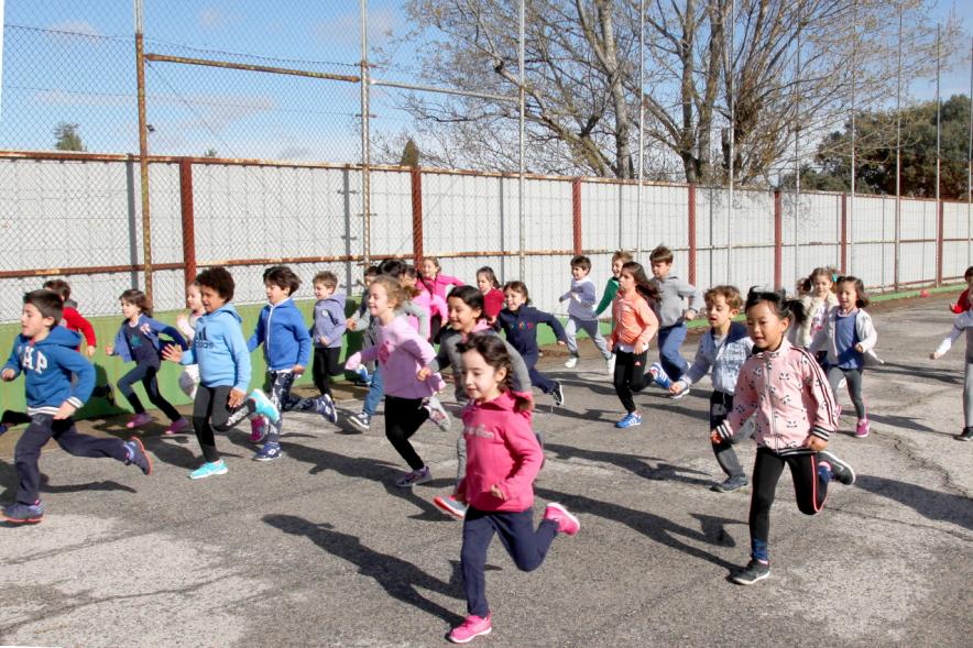 Carrera Kilómetros de Solidaridad Colegio Base - Imagen de los corredores infantiles.