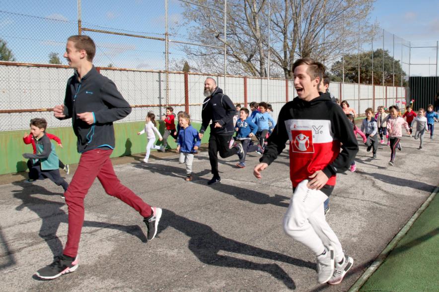 Carrera Kilómetros de Solidaridad Colegio Base  - Imagen de los corredores juveniles.